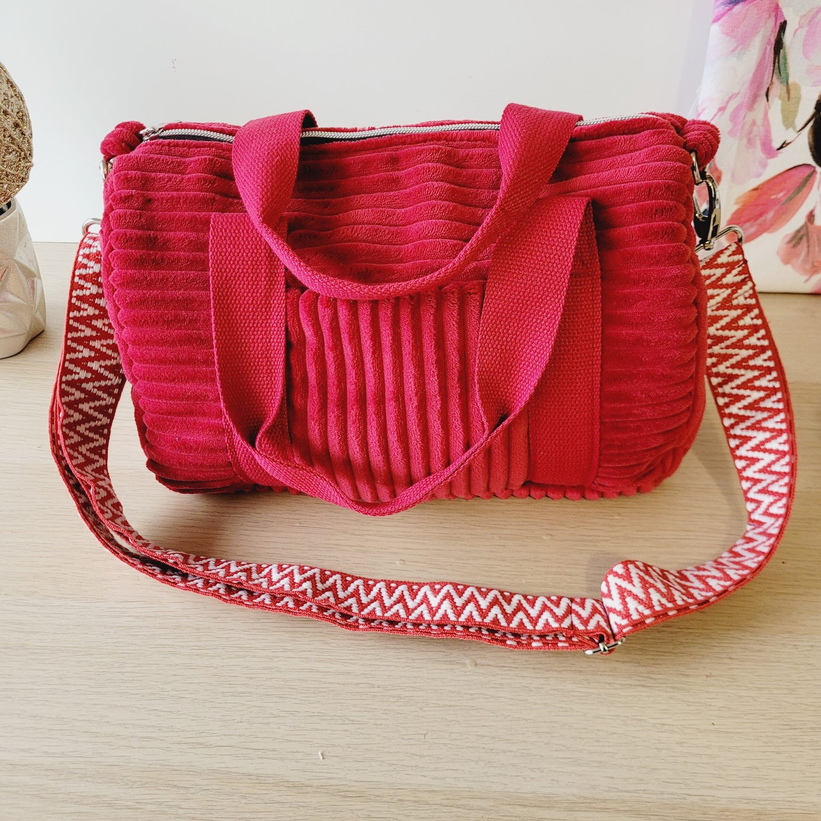 Sac Week end velours grosses côtes rouge – Image 2