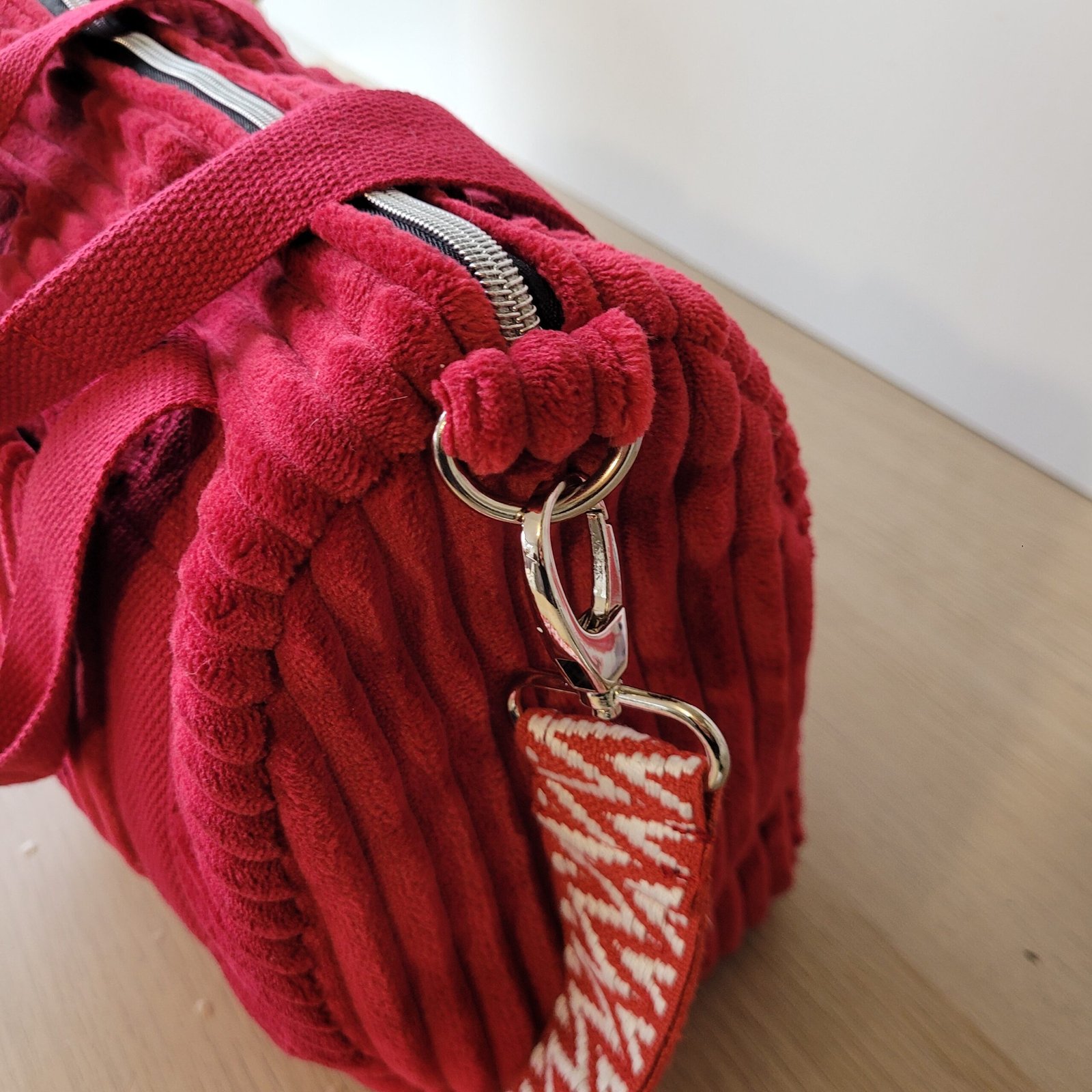 Sac Week end velours grosses côtes rouge – Image 8