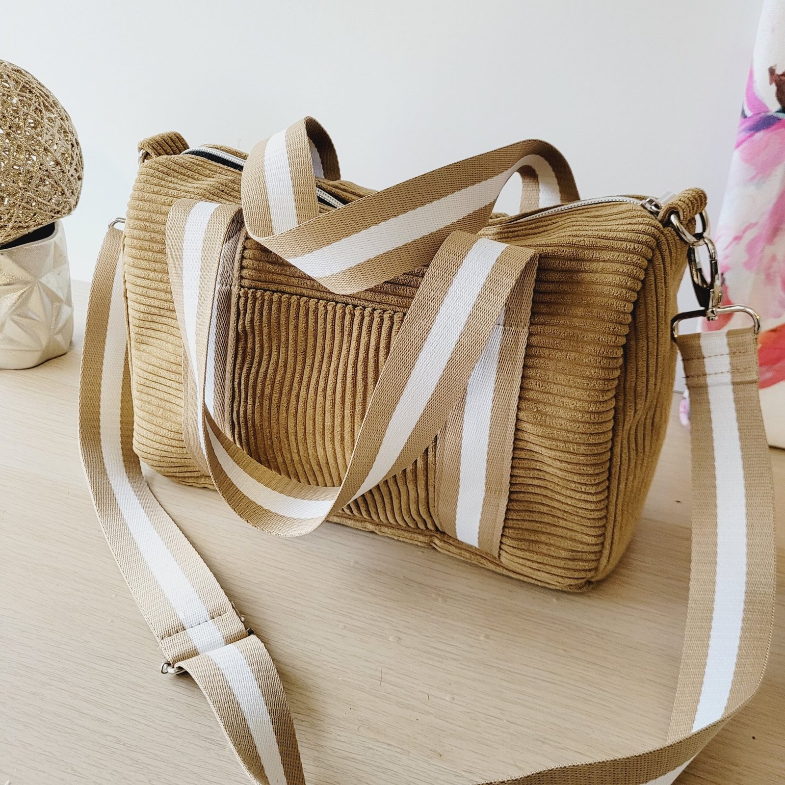 Sac Week end velours côtelé kaki – Image 3