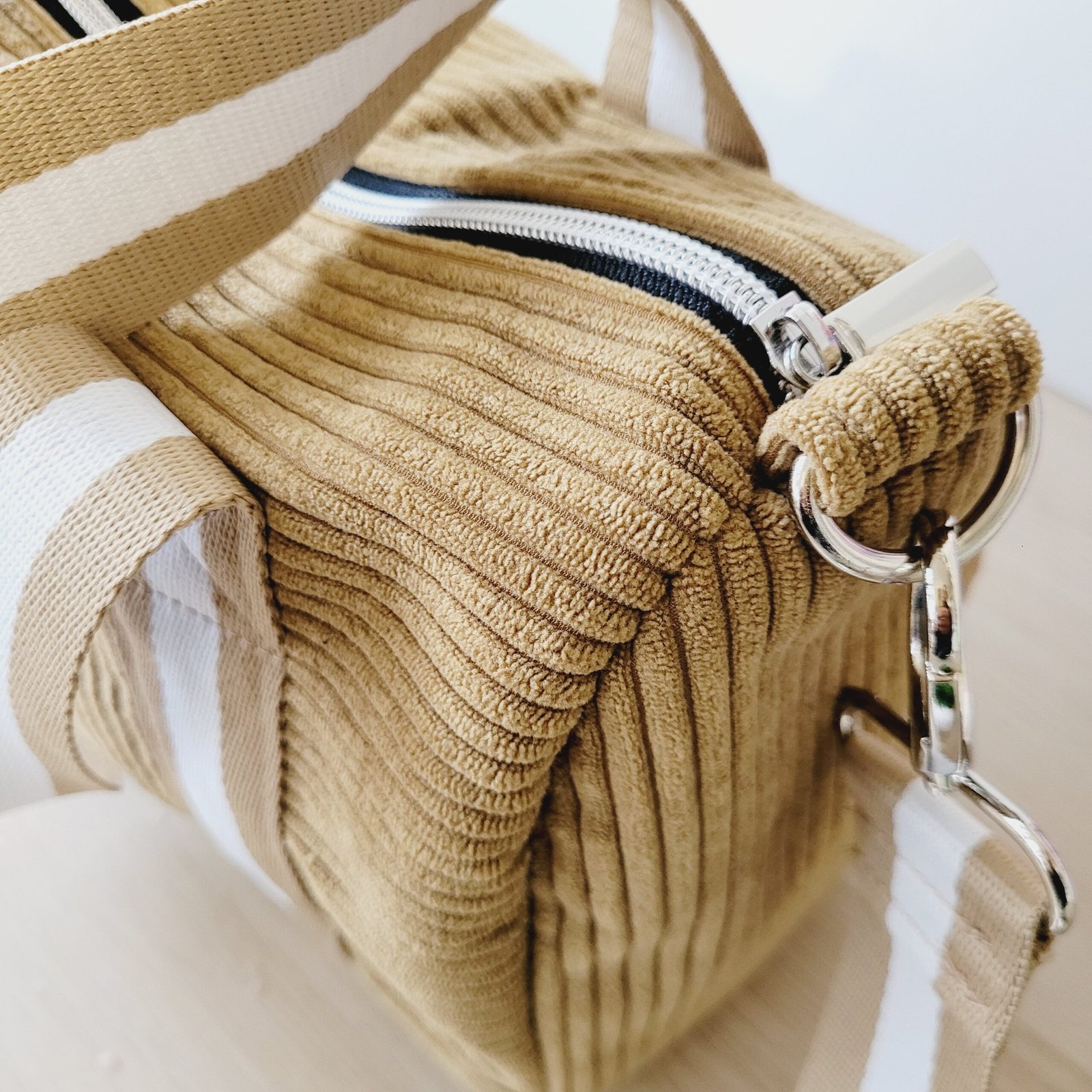 Sac Week end velours côtelé kaki – Image 5