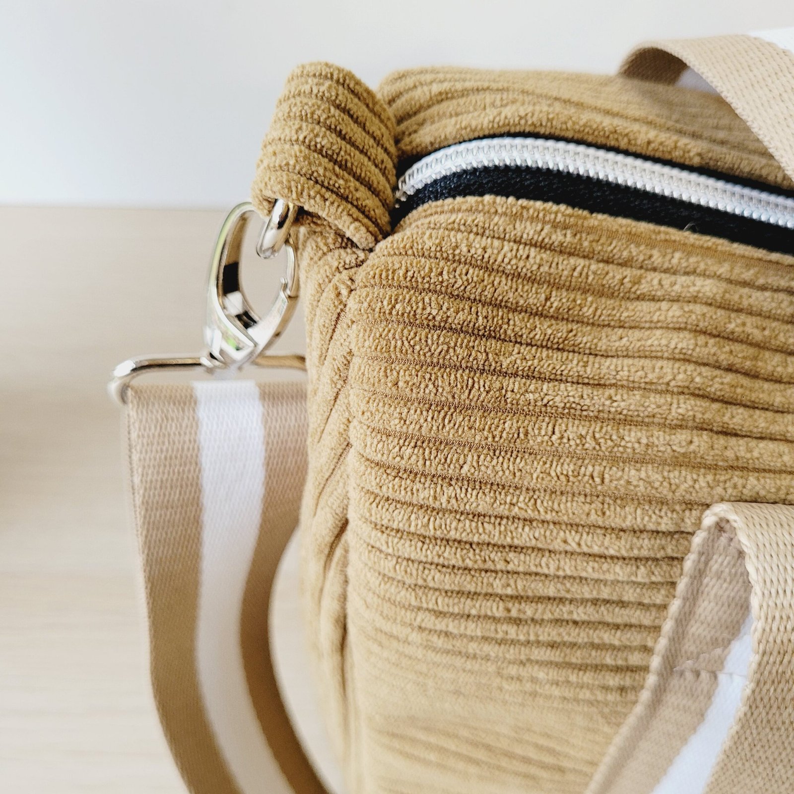 Sac Week end velours côtelé kaki – Image 6