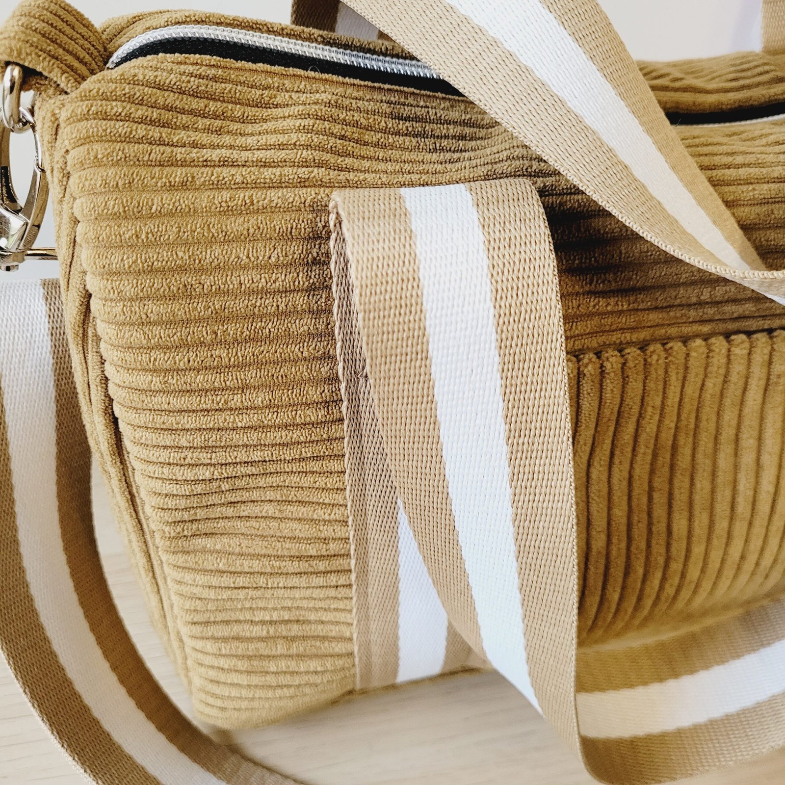 Sac Week end velours côtelé kaki – Image 7