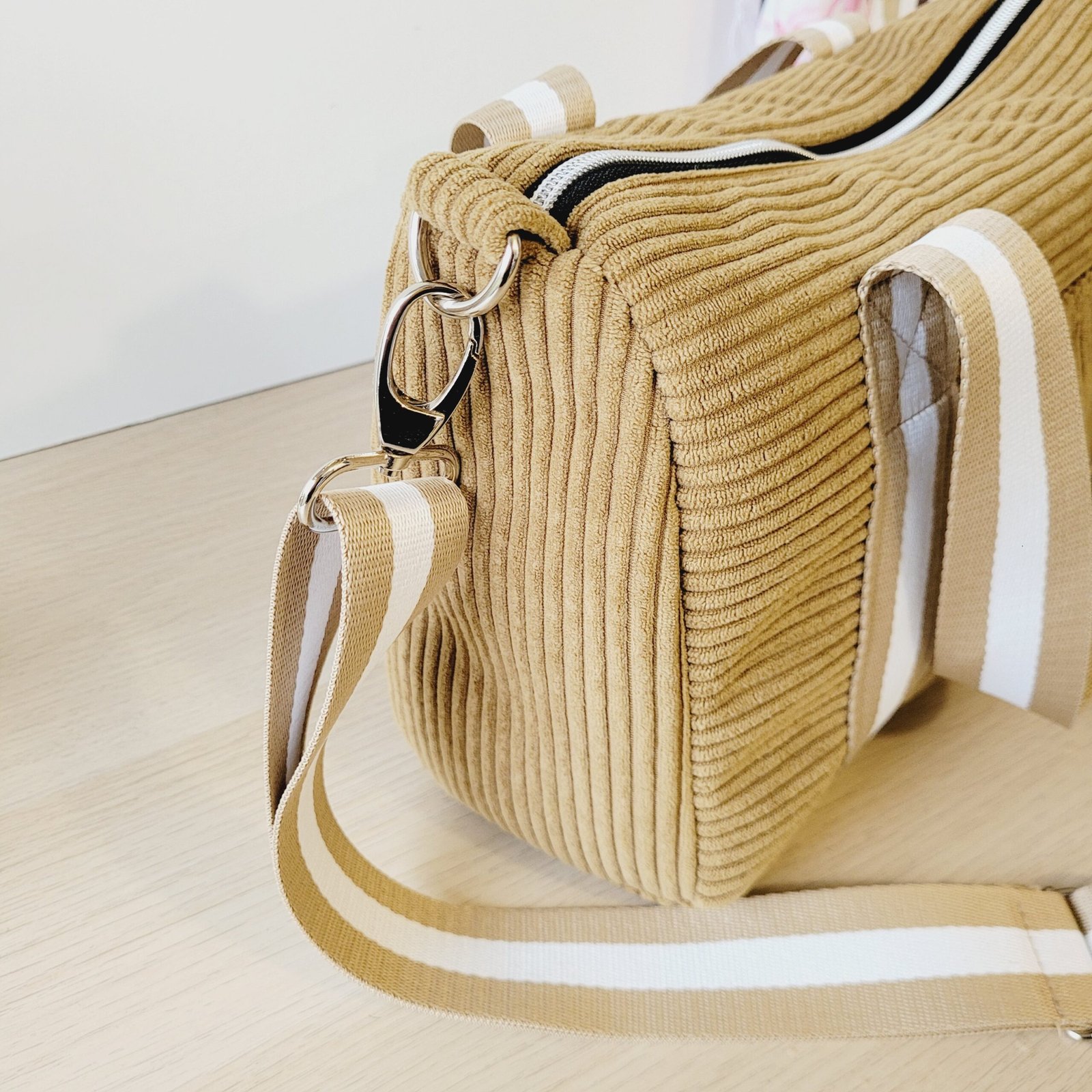 Sac Week end velours côtelé kaki – Image 9